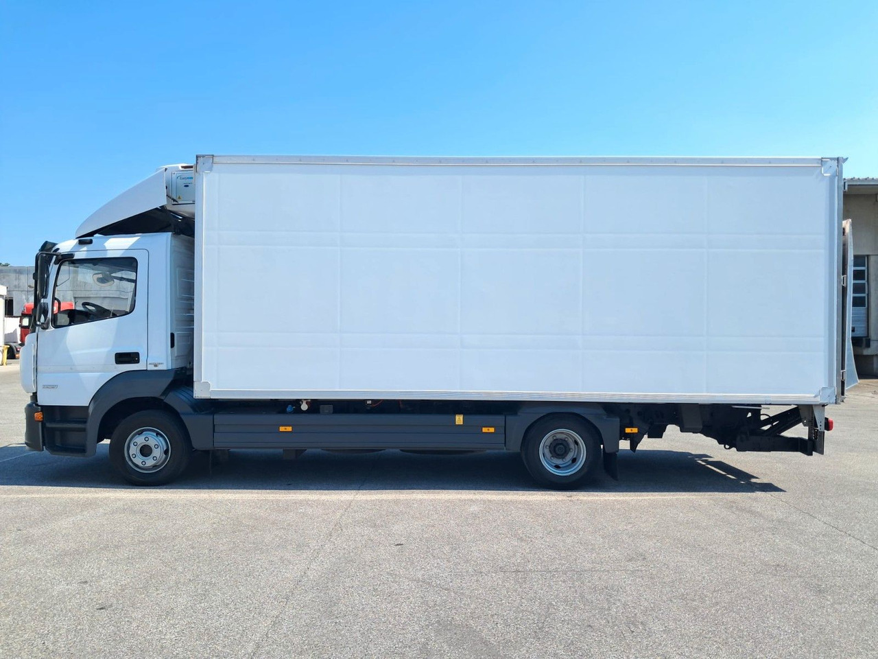 Mercedes-Benz Atego 1221 Kühlkoff LBW | Klima | Tempom | Difff - Camião frigorífico: foto 4 Mercedes-Benz Atego 1221 Kühlkoff LBW | Klima | Tempom | Difff - Camião frigorífico: foto 4