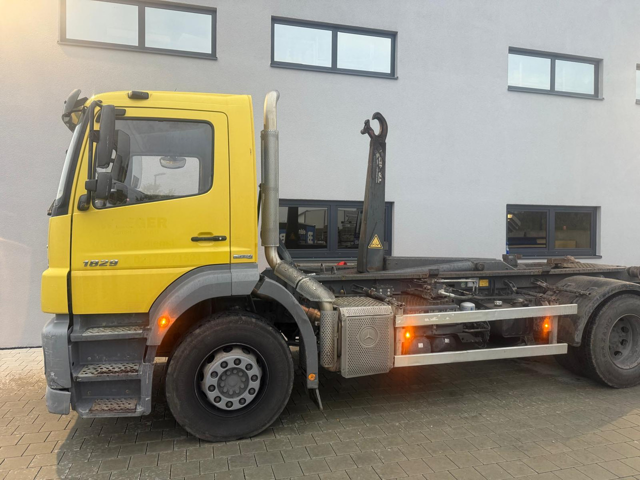 MERCEDES-BENZ AXOR 1829/ 18t Abroller TÜV/SP Neu - Camião polibenne: foto 2 MERCEDES-BENZ AXOR 1829/ 18t Abroller TÜV/SP Neu - Camião polibenne: foto 2