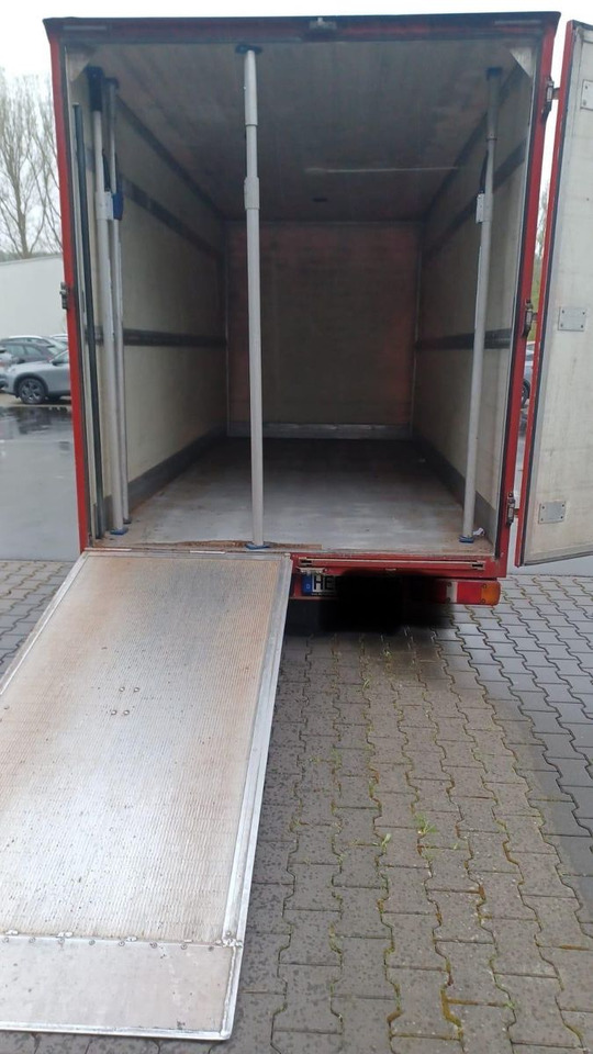 Volkswagen T5 2.0tdi mit Rampe 3ACHSER Tandemachse - Carrinha de contentor: foto 5 Volkswagen T5 2.0tdi mit Rampe 3ACHSER Tandemachse - Carrinha de contentor: foto 5
