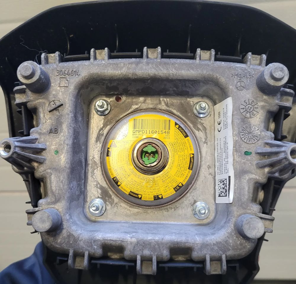 AIR BAG PODUSZKA MERCEDES ACTROS MP4 - Volante de direção por Camião: foto 2 AIR BAG PODUSZKA MERCEDES ACTROS MP4 - Volante de direção por Camião: foto 2