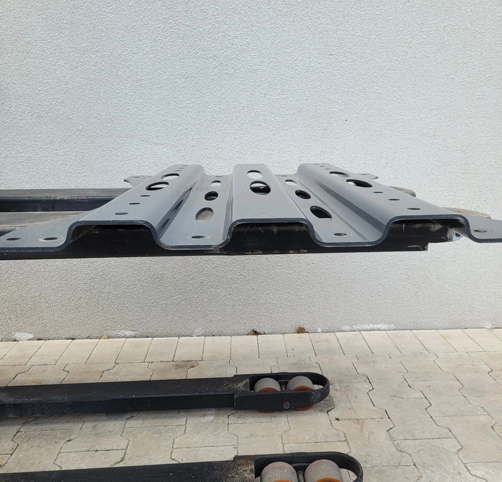 BLACHA SIODLA DAF XG XF NM. 2245141 - Quinta-roda por Camião: foto 2 BLACHA SIODLA DAF XG XF NM. 2245141 - Quinta-roda por Camião: foto 2