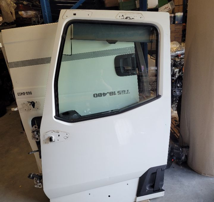 DRZWI LEWE RENAULT RANGE T GAMA - Porta e peças por Camião: foto 1 DRZWI LEWE RENAULT RANGE T GAMA - Porta e peças por Camião: foto 1