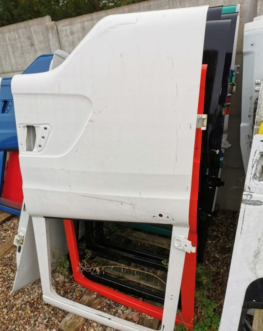 DRZWI SCANIA R XPI LEWE - Porta e peças por Camião: foto 1 DRZWI SCANIA R XPI LEWE - Porta e peças por Camião: foto 1