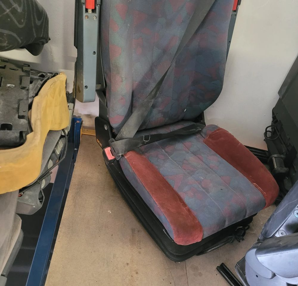 FOTEL KIEROWCY MERCEDES ATEGO CHWALIM116 - Banco por Camião: foto 3 FOTEL KIEROWCY MERCEDES ATEGO CHWALIM116 - Banco por Camião: foto 3