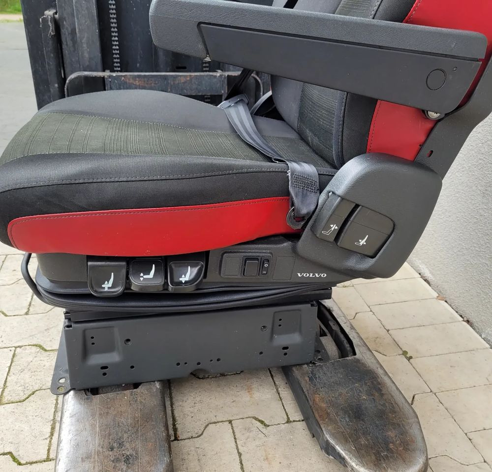 FOTEL KIEROWCY VOLVO FH4 ORYGINAŁ CHWALIM116 - Banco por Camião: foto 3 FOTEL KIEROWCY VOLVO FH4 ORYGINAŁ CHWALIM116 - Banco por Camião: foto 3