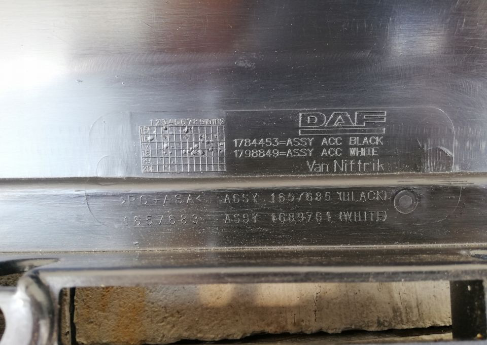 GRILL ATRAPA DAF CF NOWY ORYGINAŁ 1784453 - Grade radiador por Camião: foto 5 GRILL ATRAPA DAF CF NOWY ORYGINAŁ 1784453 - Grade radiador por Camião: foto 5