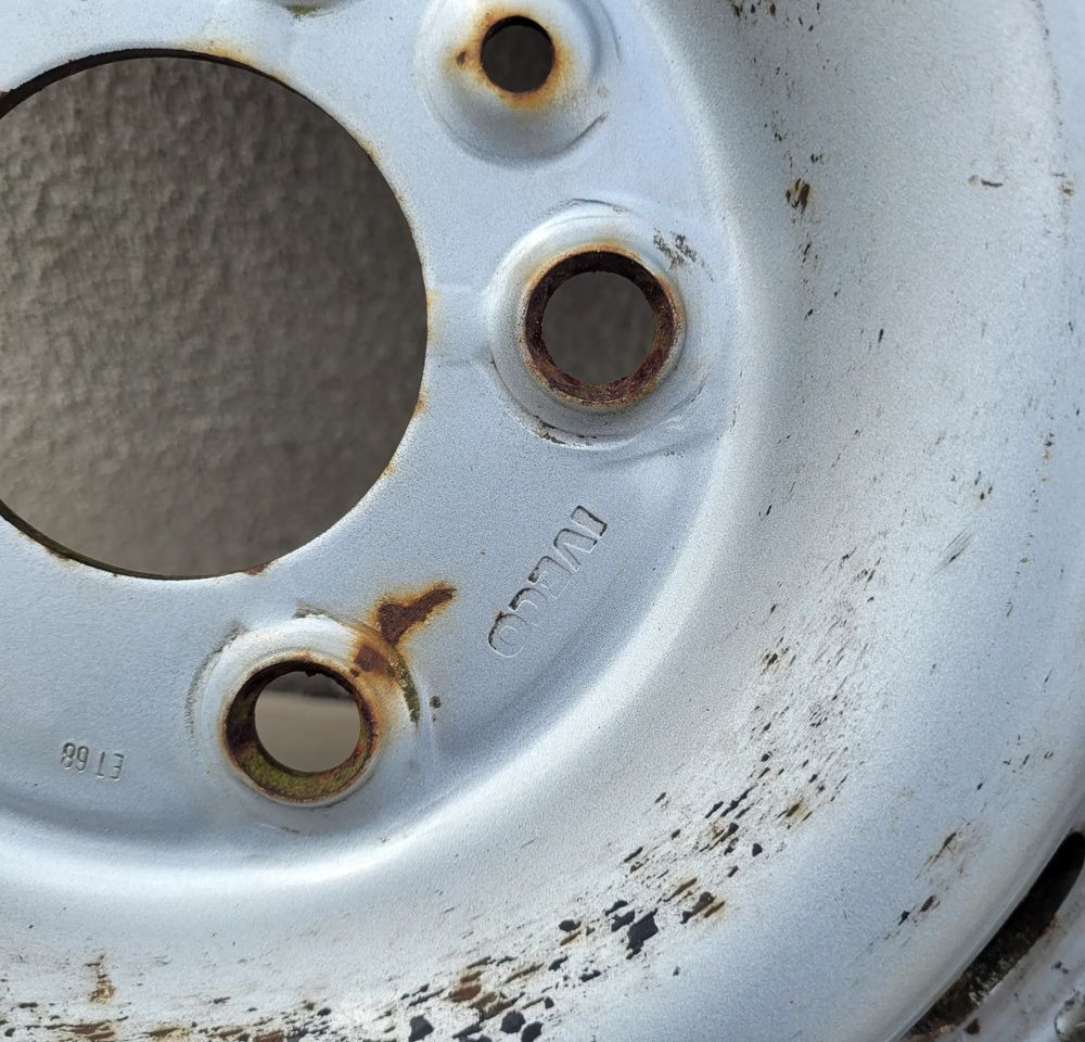 KOŁO ZAPAS IVECO DAILY 225/70R15C PIRELLI - Jantes e pneus por Camião: foto 2 KOŁO ZAPAS IVECO DAILY 225/70R15C PIRELLI - Jantes e pneus por Camião: foto 2