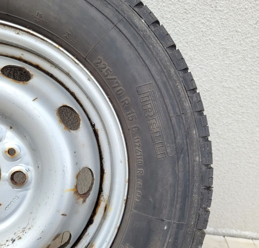 KOŁO ZAPAS IVECO DAILY 225/70R15C PIRELLI - Jantes e pneus por Camião: foto 4 KOŁO ZAPAS IVECO DAILY 225/70R15C PIRELLI - Jantes e pneus por Camião: foto 4