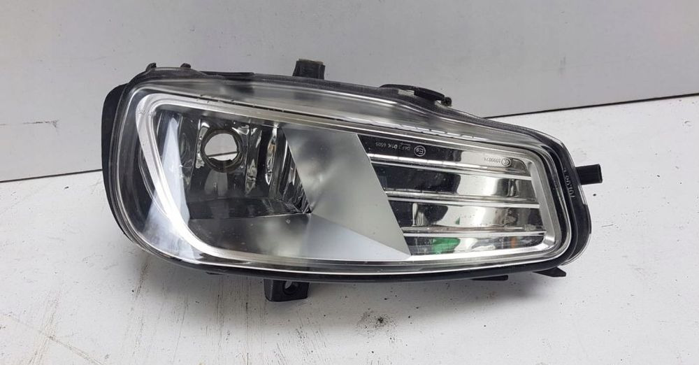 LAMPA HALOGEN MERCEDES ANTOS A9608201956 - Farol dianteira: foto 1 LAMPA HALOGEN MERCEDES ANTOS A9608201956 - Farol dianteira: foto 1