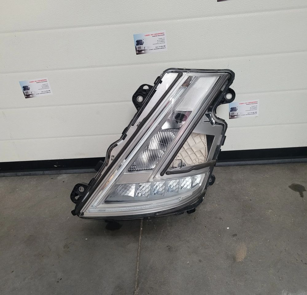 LAMPA LED LH VOLVO FH5 ORYGINAŁ 24056511 CHWALIM116 - Iluminação por Camião: foto 1 LAMPA LED LH VOLVO FH5 ORYGINAŁ 24056511 CHWALIM116 - Iluminação por Camião: foto 1