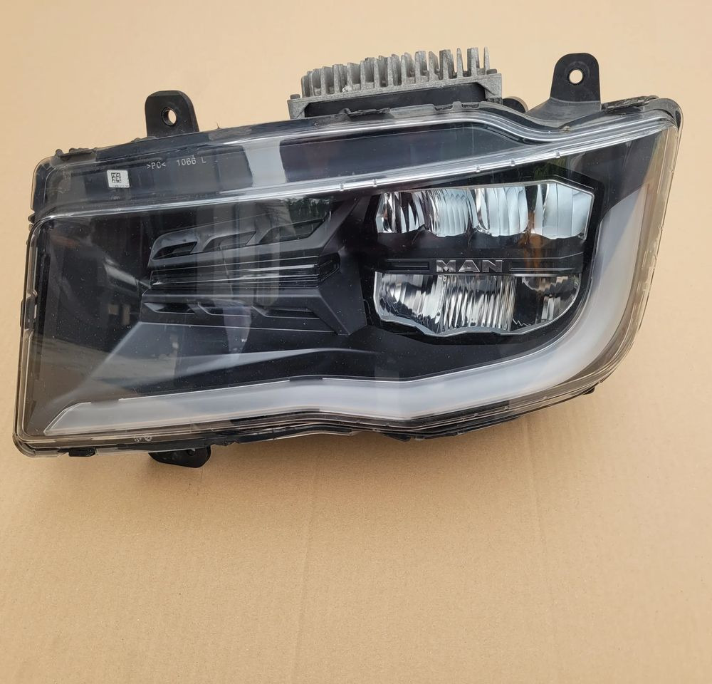 LAMPA LED MAN TG3 TGX NM ORYGINAŁ 81.25101-6821 LEWA CHWALIM116 - Iluminação por Camião: foto 1 LAMPA LED MAN TG3 TGX NM ORYGINAŁ 81.25101-6821 LEWA CHWALIM116 - Iluminação por Camião: foto 1