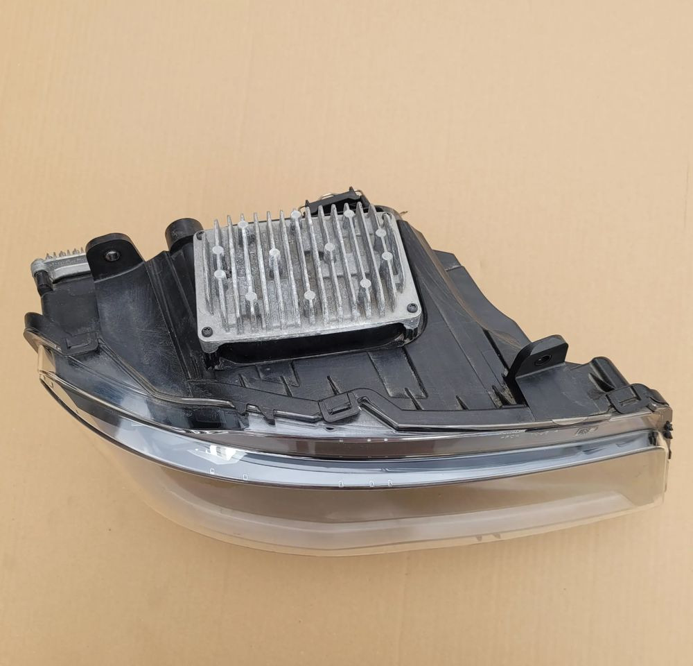 LAMPA MAN TG3 LED PRAWA 81.25101-6822 CHWALIM116 - Iluminação por Camião: foto 2 LAMPA MAN TG3 LED PRAWA 81.25101-6822 CHWALIM116 - Iluminação por Camião: foto 2