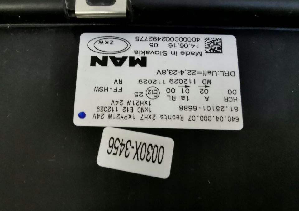 LAMPA MAN TGX TGS E6. LIFT LED RH. 81.25101-668 - Farol dianteira por Camião: foto 3 LAMPA MAN TGX TGS E6. LIFT LED RH. 81.25101-668 - Farol dianteira por Camião: foto 3
