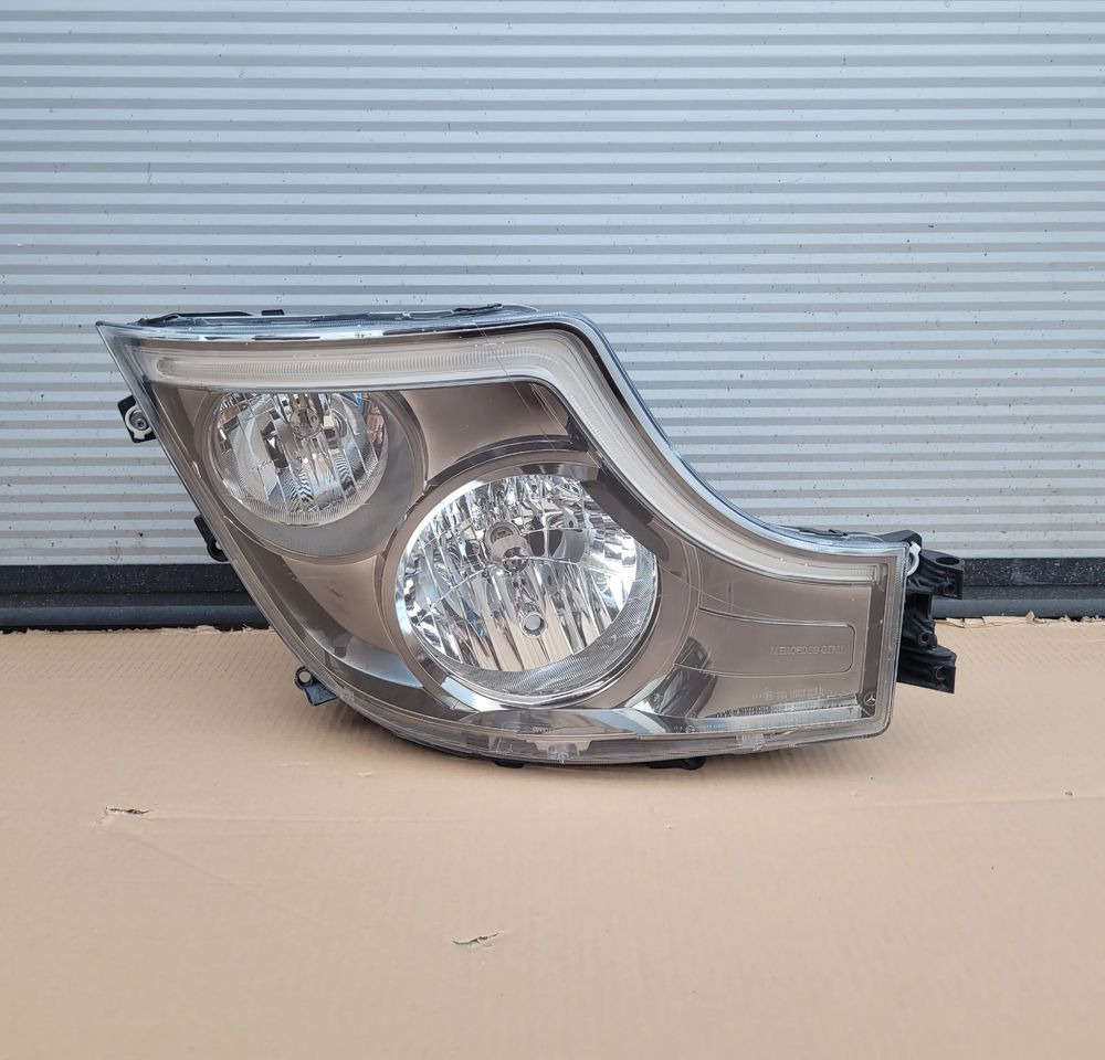 LAMPA PRAWA MERCEDES ACTROS MP5 ORYGINAŁ A9618204139 CHWALIM116 - Iluminação por Camião: foto 1 LAMPA PRAWA MERCEDES ACTROS MP5 ORYGINAŁ A9618204139 CHWALIM116 - Iluminação por Camião: foto 1