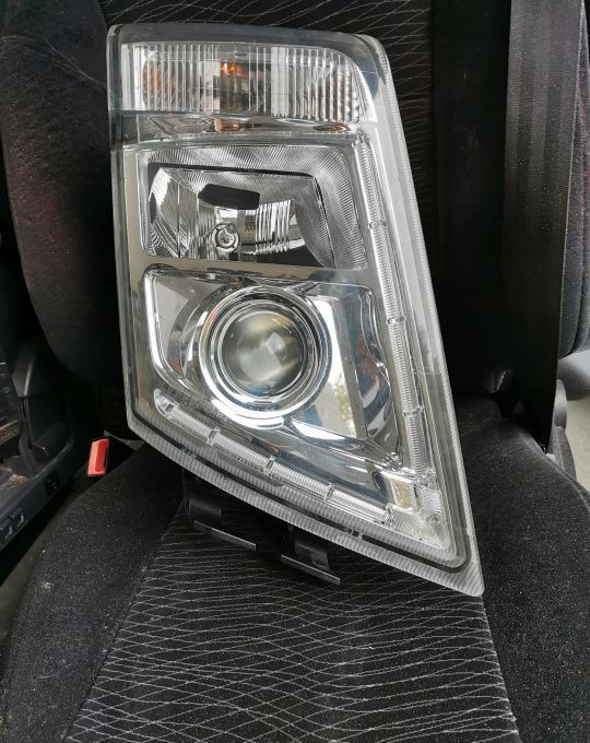 LAMPA XENON VOLVO FH 13 ORYGINAŁ PRAWA - Farol dianteira: foto 1 LAMPA XENON VOLVO FH 13 ORYGINAŁ PRAWA - Farol dianteira: foto 1