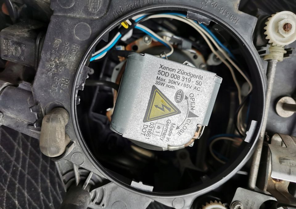 LAMPA XENON VOLVO FH 13 ORYGINAŁ PRAWA - Farol dianteira: foto 3 LAMPA XENON VOLVO FH 13 ORYGINAŁ PRAWA - Farol dianteira: foto 3