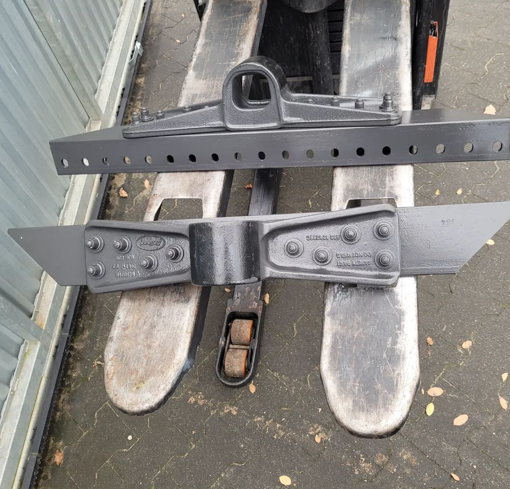 ŁAPY MOCOWANIE SIODLA VOLVO HOLLAND 126239C - Quinta-roda por Camião: foto 2 ŁAPY MOCOWANIE SIODLA VOLVO HOLLAND 126239C - Quinta-roda por Camião: foto 2