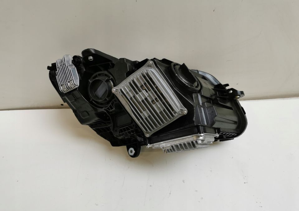 Lampa Mercedes c klasa - Iluminação por Camião: foto 2 Lampa Mercedes c klasa - Iluminação por Camião: foto 2