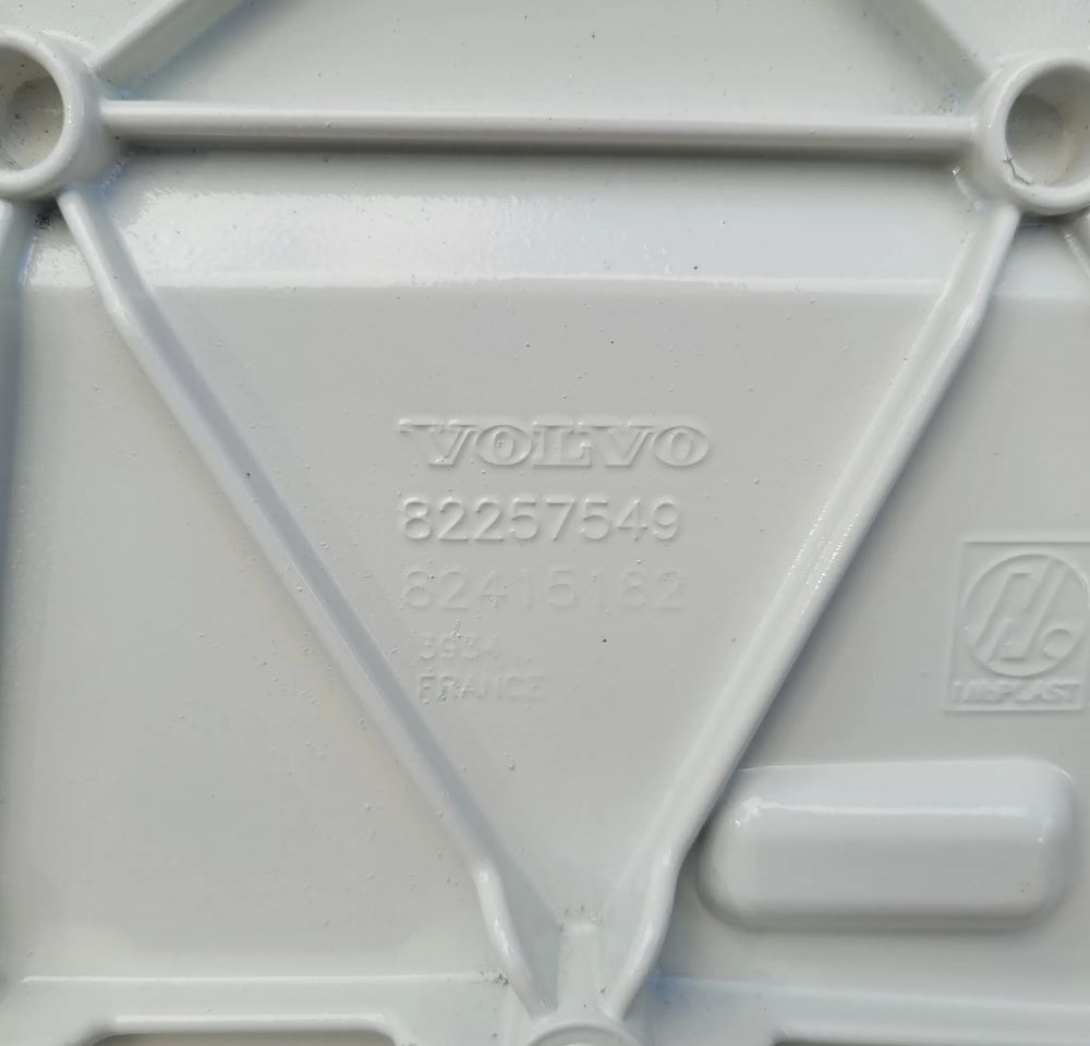 MASKA ATRAPA VOLVO FMX ORYGINAŁ 82257549 CHWALIM116 - Carroceria e exterior por Camião: foto 5 MASKA ATRAPA VOLVO FMX ORYGINAŁ 82257549 CHWALIM116 - Carroceria e exterior por Camião: foto 5