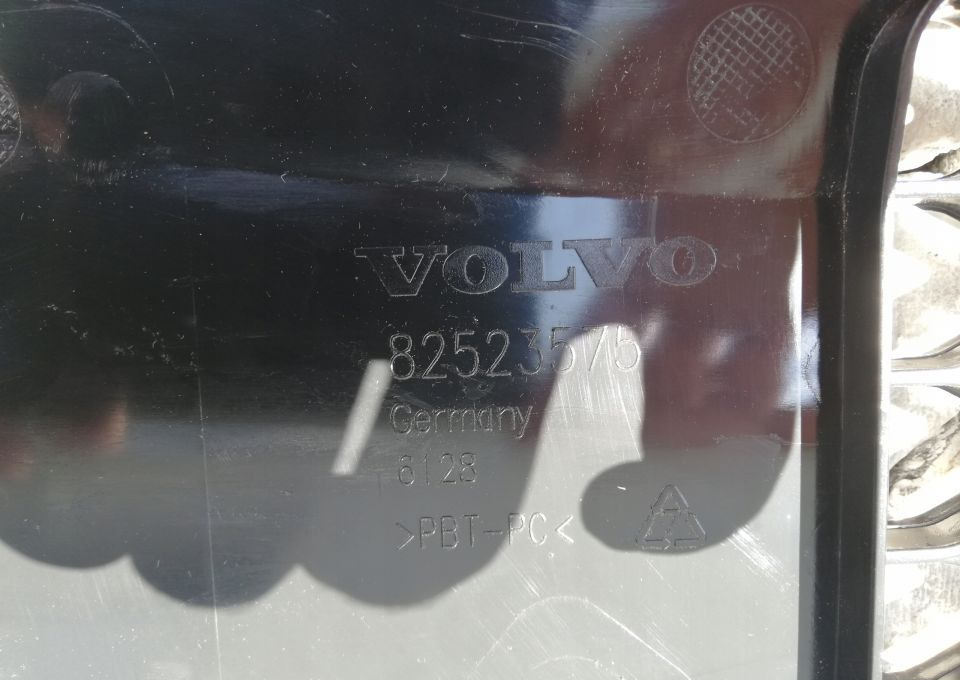 MASKA GRILL ATRAPA VOLVO FL FE 82523575 NOWY ORYG. - Capô: foto 5 MASKA GRILL ATRAPA VOLVO FL FE 82523575 NOWY ORYG. - Capô: foto 5