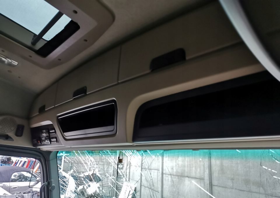 PÓŁKA GÓRNA MERCEDES ACTROS MP4 SZEROKA KABINA - Cabine e interior por Camião: foto 1 PÓŁKA GÓRNA MERCEDES ACTROS MP4 SZEROKA KABINA - Cabine e interior por Camião: foto 1