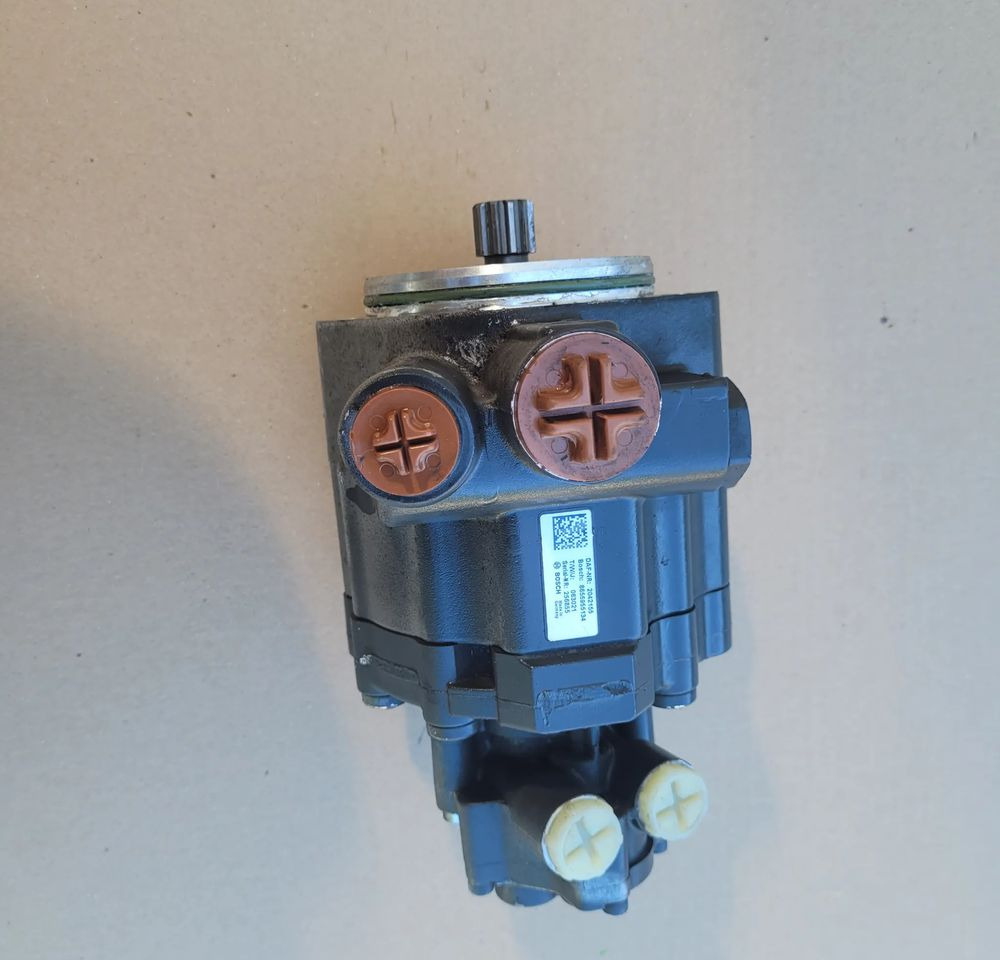 POMPA WSPOMAGANIA DAF XF 106 OM 2042155 - Bomba de direção por Camião: foto 1 POMPA WSPOMAGANIA DAF XF 106 OM 2042155 - Bomba de direção por Camião: foto 1