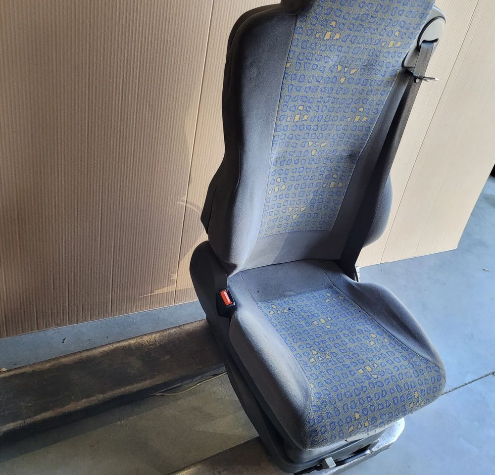 FOTEL KIEROWCY MAN TGX TGA TGS CHWALIM116 - Peça de reposição por Camião: foto 3 FOTEL KIEROWCY MAN TGX TGA TGS CHWALIM116 - Peça de reposição por Camião: foto 3