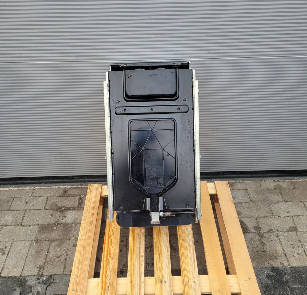 SCHOWEK BOX DAF XF 106 LIFT ORYGINAŁ CHWALIM116 - Cabine e interior por Camião: foto 4 SCHOWEK BOX DAF XF 106 LIFT ORYGINAŁ CHWALIM116 - Cabine e interior por Camião: foto 4