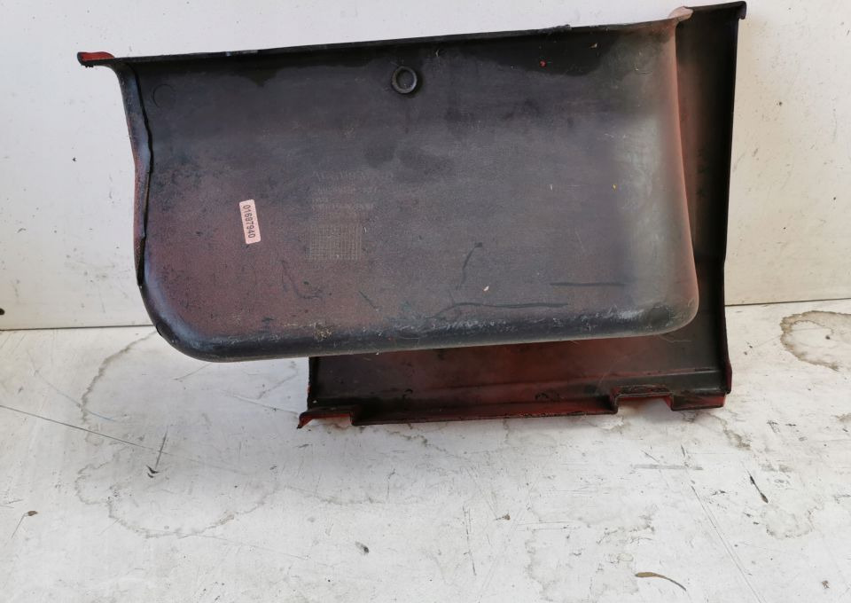 STOPNICA DOLNA VOLVO FH13 RH ORYGINAL 20529640 - Estribo por Camião: foto 2 STOPNICA DOLNA VOLVO FH13 RH ORYGINAL 20529640 - Estribo por Camião: foto 2