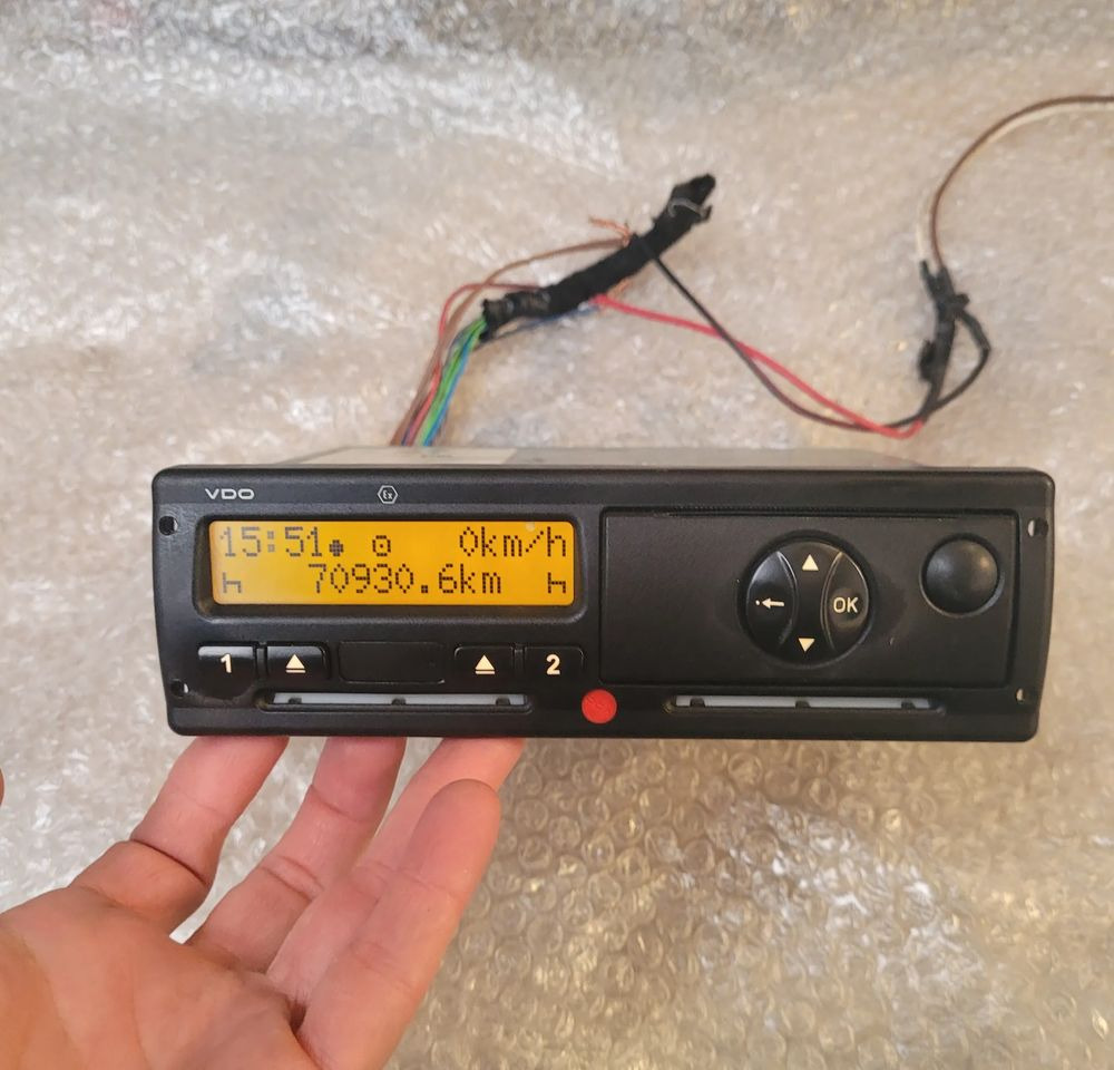 TACHOGRAF MERCEDES ACTROS A0024463633 R.2.1 - Tacógrafo por Camião: foto 1 TACHOGRAF MERCEDES ACTROS A0024463633 R.2.1 - Tacógrafo por Camião: foto 1