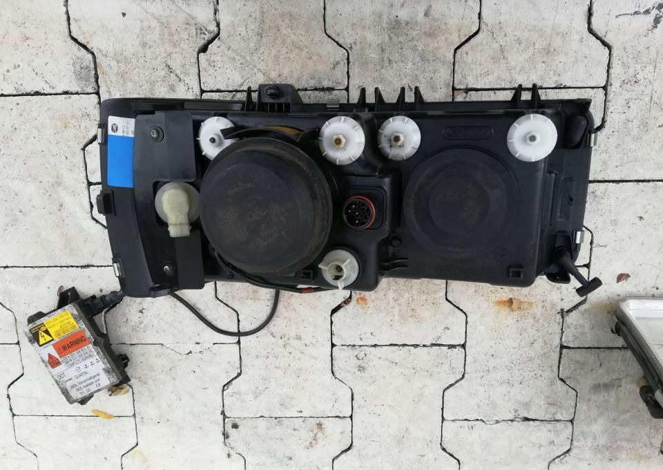 XENONY KOMPLET DAF XF 105 ORYGINAŁ - Farol dianteira: foto 5 XENONY KOMPLET DAF XF 105 ORYGINAŁ - Farol dianteira: foto 5