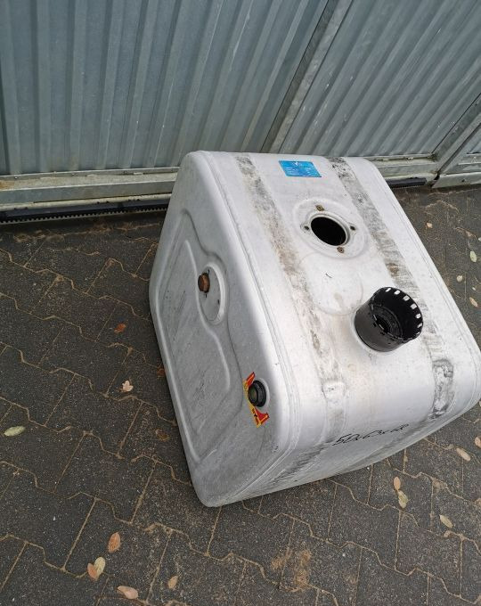 ZBIORNIK OLEJU HYVA OM 14018231 - Tanque hidráulico por Camião: foto 3 ZBIORNIK OLEJU HYVA OM 14018231 - Tanque hidráulico por Camião: foto 3
