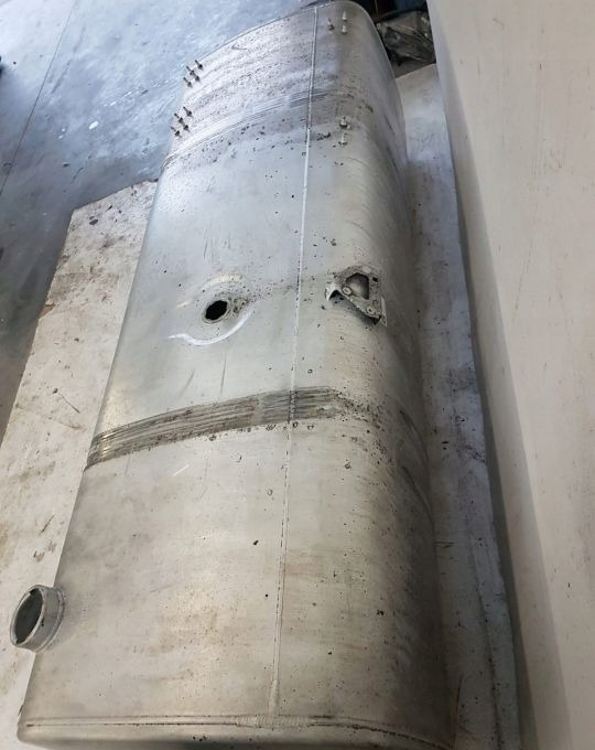 ZBIORNIK PALIWA DAF 1945568 690L 200X70X60 - Tanque de combustível por Camião: foto 2 ZBIORNIK PALIWA DAF 1945568 690L 200X70X60 - Tanque de combustível por Camião: foto 2