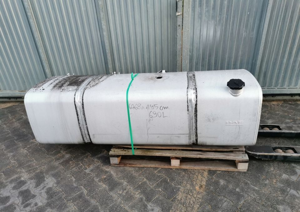ZBIORNIK PALIWA DAF XF CF E6 690L 1945569 - Tanque de combustível por Camião: foto 1 ZBIORNIK PALIWA DAF XF CF E6 690L 1945569 - Tanque de combustível por Camião: foto 1