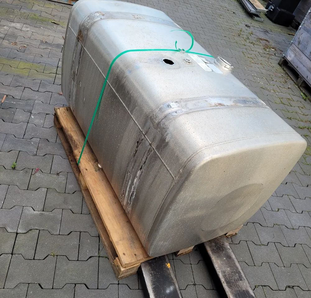 ZBIORNIK PALIWA MAN 580L LIFT - Tanque de combustível por Camião: foto 2 ZBIORNIK PALIWA MAN 580L LIFT - Tanque de combustível por Camião: foto 2