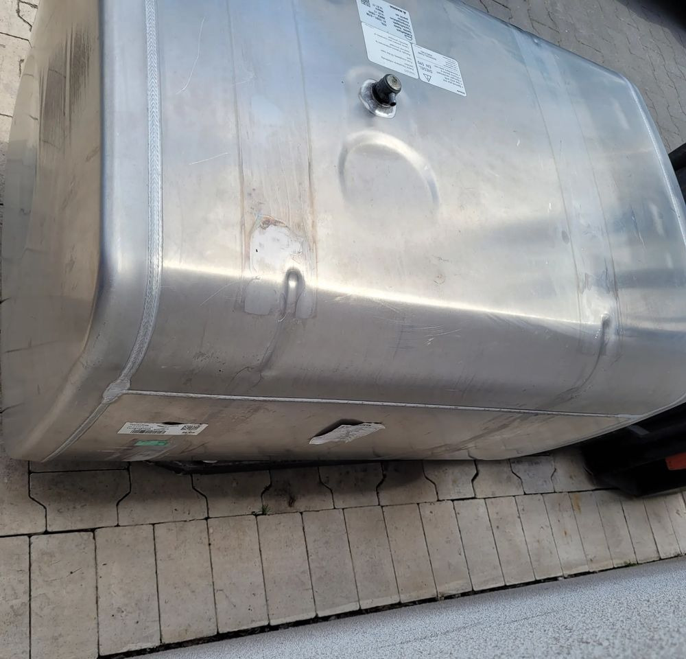 ZBIORNIK PALIWA MAN TGX 370L 81.12201-6798 100X63X68CM - Tanque de combustível por Camião: foto 4 ZBIORNIK PALIWA MAN TGX 370L 81.12201-6798 100X63X68CM - Tanque de combustível por Camião: foto 4