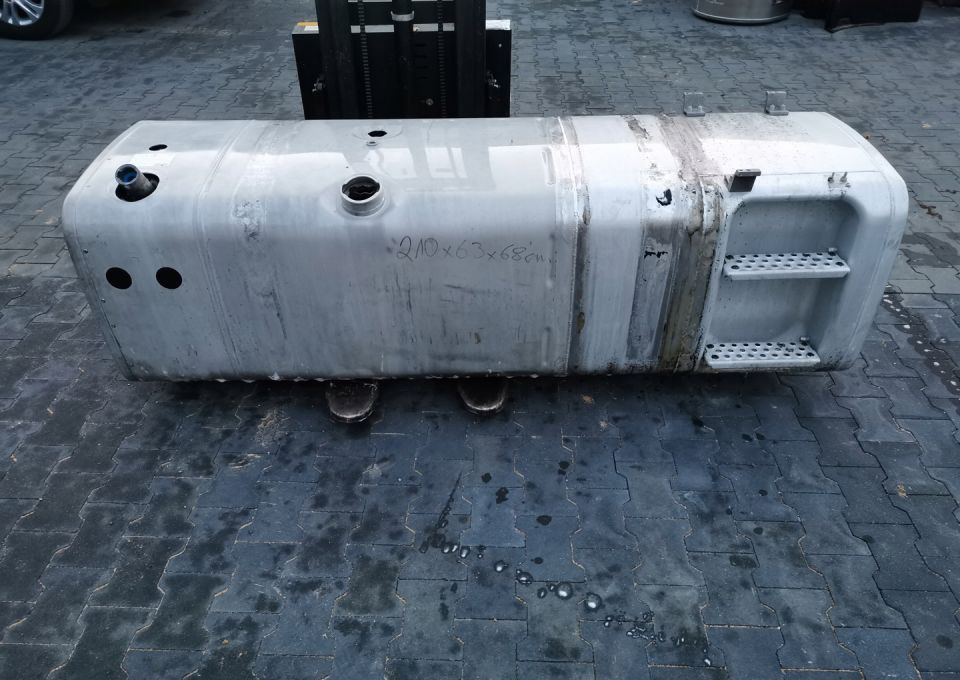 ZBIORNIK PALIWA MAN TGX TGS 210X63X68 AB/D - Tanque de combustível por Camião: foto 1 ZBIORNIK PALIWA MAN TGX TGS 210X63X68 AB/D - Tanque de combustível por Camião: foto 1