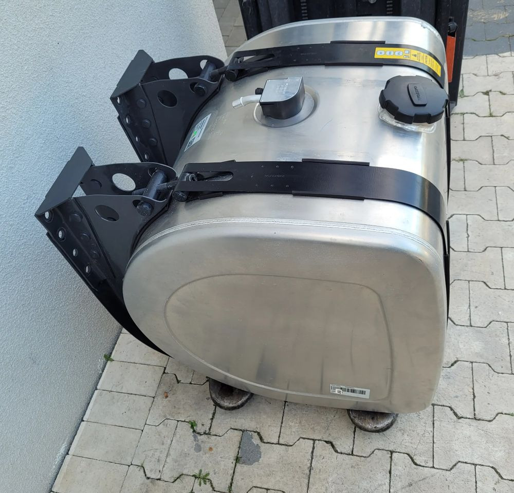 ZBIORNIK PALIWA VOLVO FH4 RENAULT 285L OM 22063854 70X70X70 - Sistema de combustível por Camião: foto 3 ZBIORNIK PALIWA VOLVO FH4 RENAULT 285L OM 22063854 70X70X70 - Sistema de combustível por Camião: foto 3
