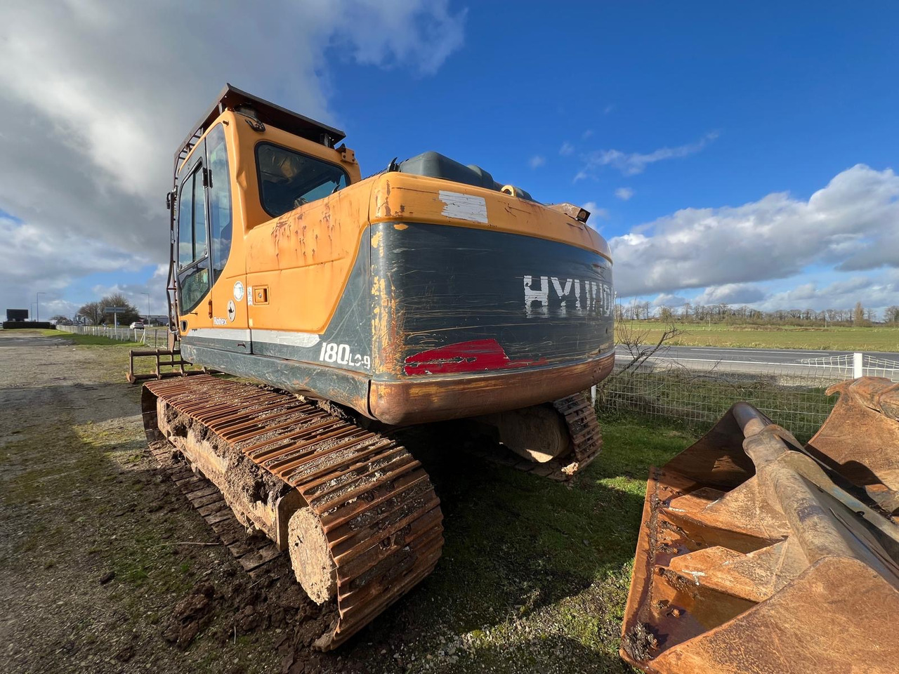 HYUNDAI ROBEX180L0-9 - Escavadora de rastos: foto 2 HYUNDAI ROBEX180L0-9 - Escavadora de rastos: foto 2