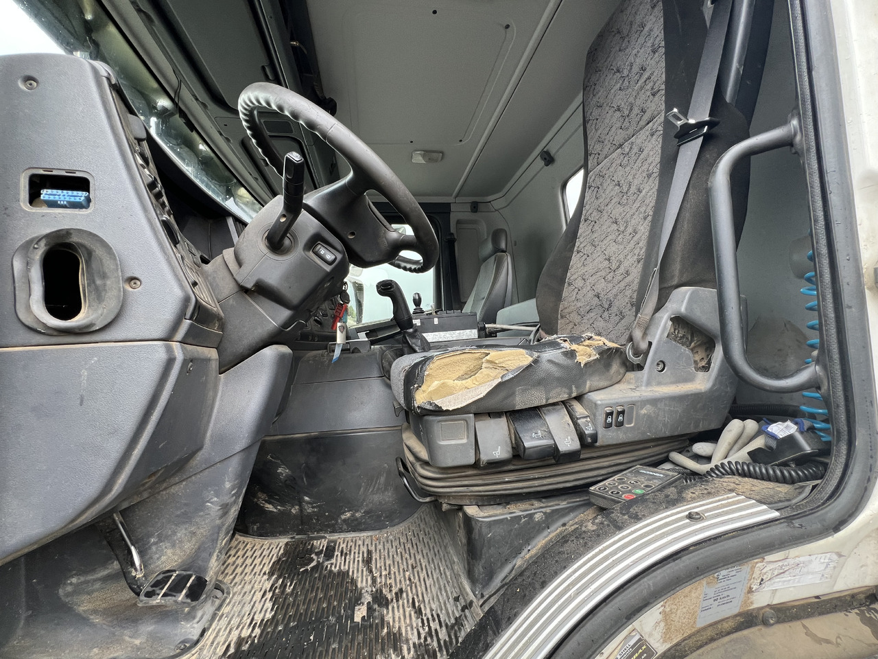 SCANIA 8x4 - Camião polibenne: foto 4 SCANIA 8x4 - Camião polibenne: foto 4