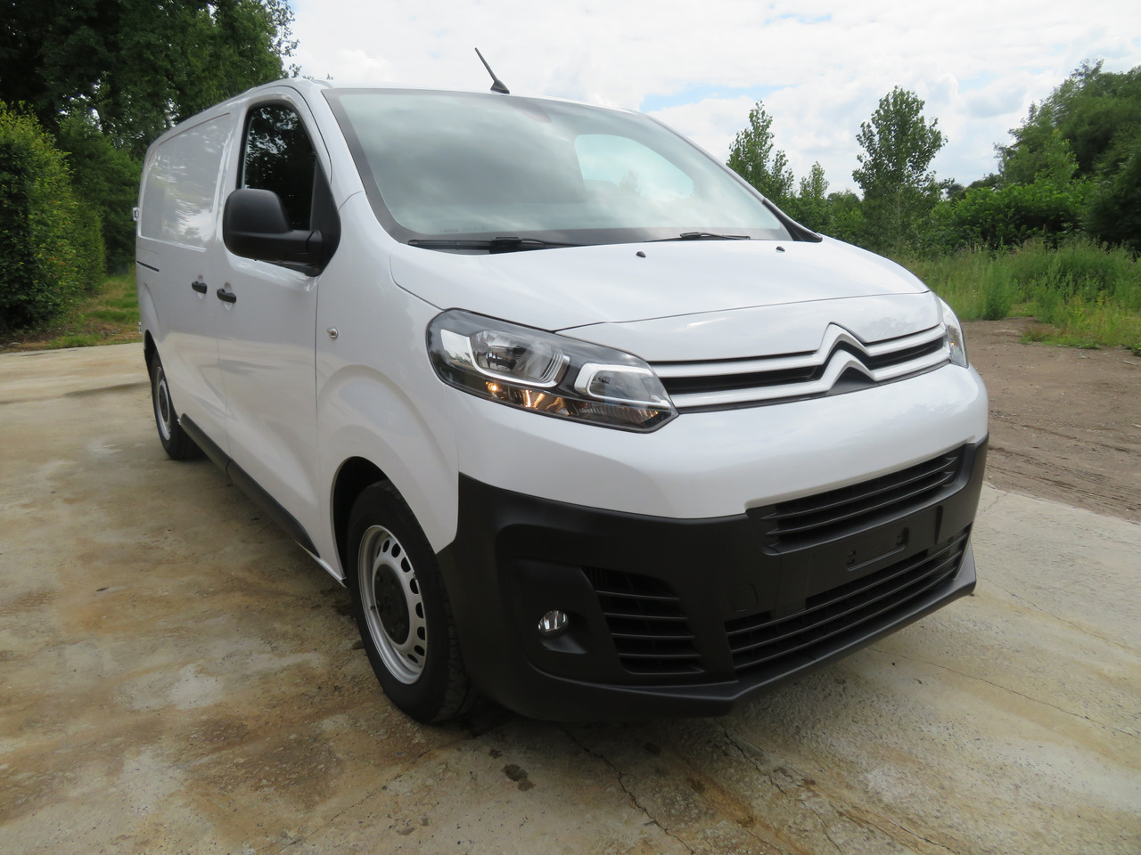 CITROËN Jumpy Club - 1.5 BlueHDi - Furgão compacto: foto 1 CITROËN Jumpy Club - 1.5 BlueHDi - Furgão compacto: foto 1