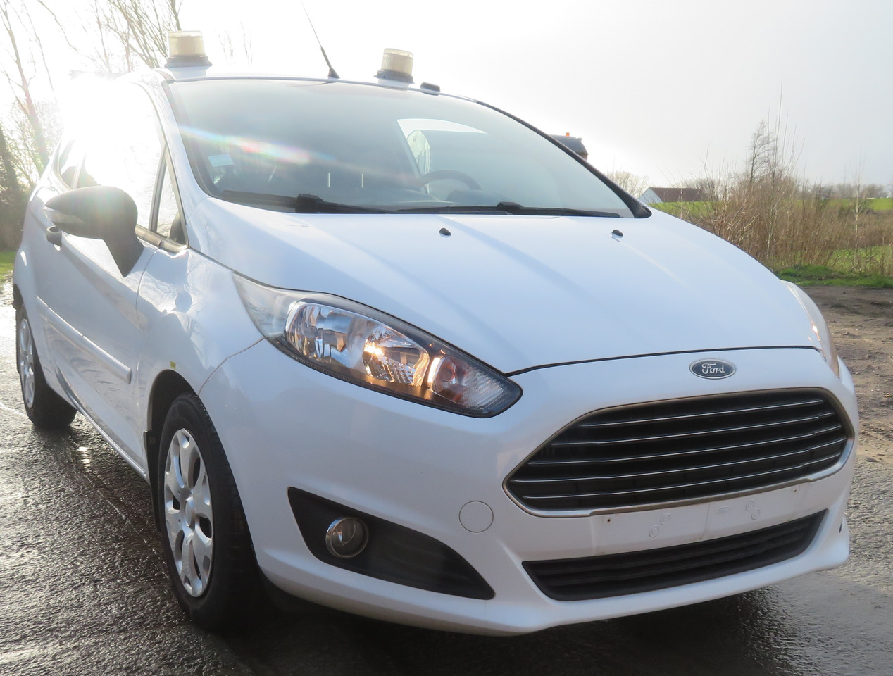 Ford Fiësta Van 1.5 - Furgão compacto: foto 1 Ford Fiësta Van 1.5 - Furgão compacto: foto 1