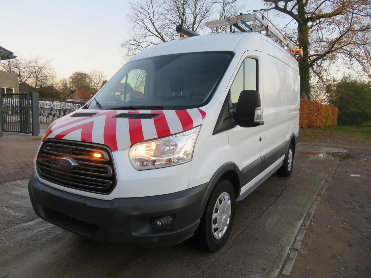 Ford Transit 2.0TDCi - L2H2 - Furgão: foto 3 Ford Transit 2.0TDCi - L2H2 - Furgão: foto 3