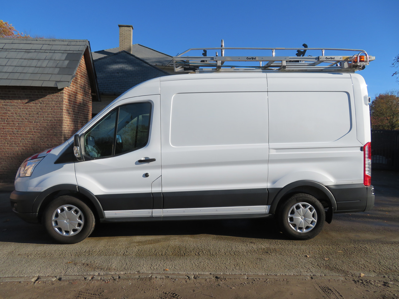 Ford Transit 2.0TDCi L2H2 - Furgão: foto 4 Ford Transit 2.0TDCi L2H2 - Furgão: foto 4