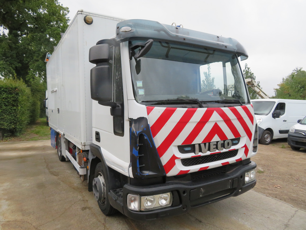 Iveco Eurocargo ML90E18 Bakwagen - Camião furgão: foto 1 Iveco Eurocargo ML90E18 Bakwagen - Camião furgão: foto 1