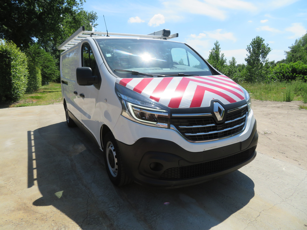 RENAULT Trafic 2.0dCi - L2H1 - Furgão compacto: foto 1 RENAULT Trafic 2.0dCi - L2H1 - Furgão compacto: foto 1