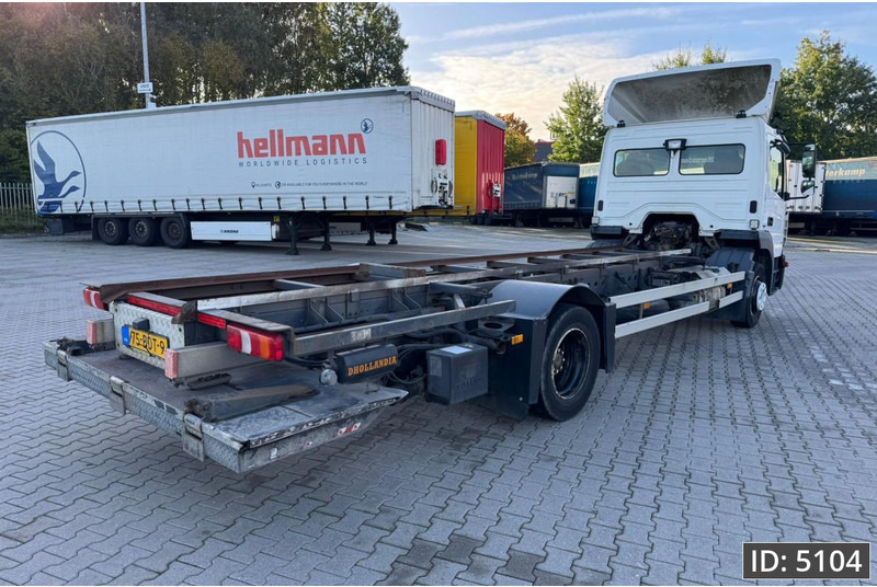 Mercedes-Benz Atego 1318 Day Cab, Euro 6, / BDF / DHOLLANDIA 2000KG - Camião transportador de contêineres/ Caixa móvel: foto 3 Mercedes-Benz Atego 1318 Day Cab, Euro 6, / BDF / DHOLLANDIA 2000KG - Camião transportador de contêineres/ Caixa móvel: foto 3