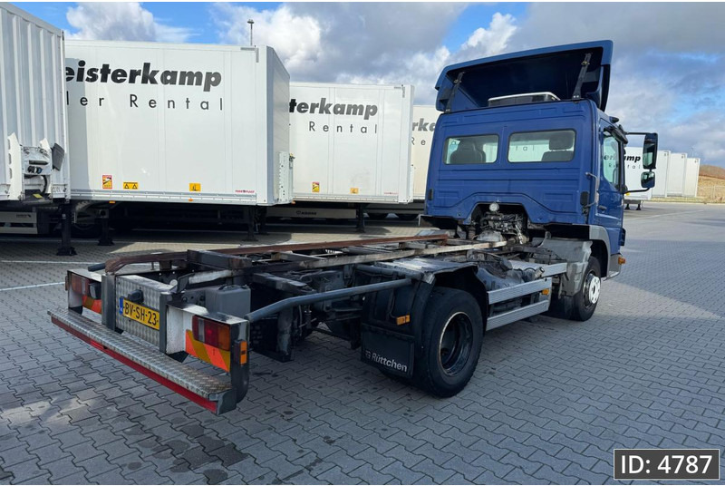 Mercedes-Benz Atego 816 Day Cab, Euro 5, BDF / EPS automatic / standklima / Hydraulic system - Camião transportador de contêineres/ Caixa móvel: foto 5 Mercedes-Benz Atego 816 Day Cab, Euro 5, BDF / EPS automatic / standklima / Hydraulic system - Camião transportador de contêineres/ Caixa móvel: foto 5