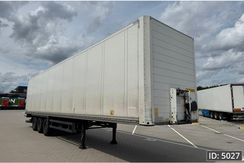 Schmitz Cargobull SCB/S3B / Disk brakes / Double stock / Taillift - Semi-reboque furgão: foto 4 Schmitz Cargobull SCB/S3B / Disk brakes / Double stock / Taillift - Semi-reboque furgão: foto 4