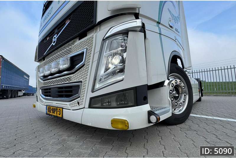 Volvo FH 460 Globetrotter XL, Euro 6, Mega / Like new! / Special interior / Standklima / 2 Tanks - Tractor: foto 5 Volvo FH 460 Globetrotter XL, Euro 6, Mega / Like new! / Special interior / Standklima / 2 Tanks - Tractor: foto 5